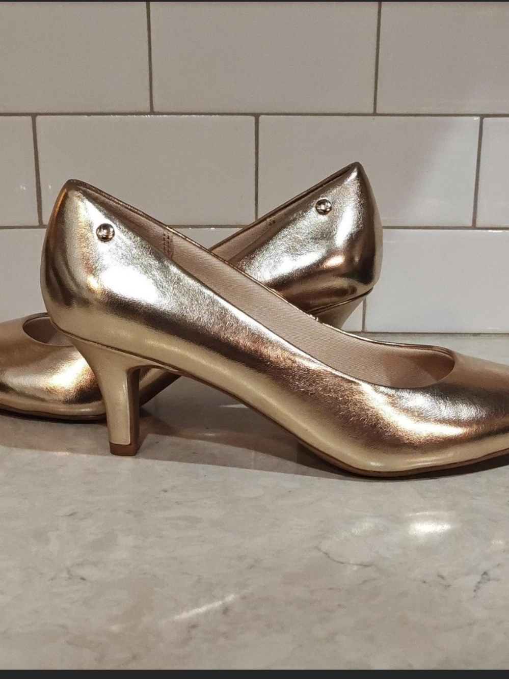 Elegant Lifestride Gold metallic leather pumps with 2.5" heel  size 10W
